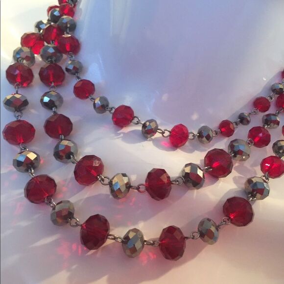 Red and silver necklace - Picture 8 of 8